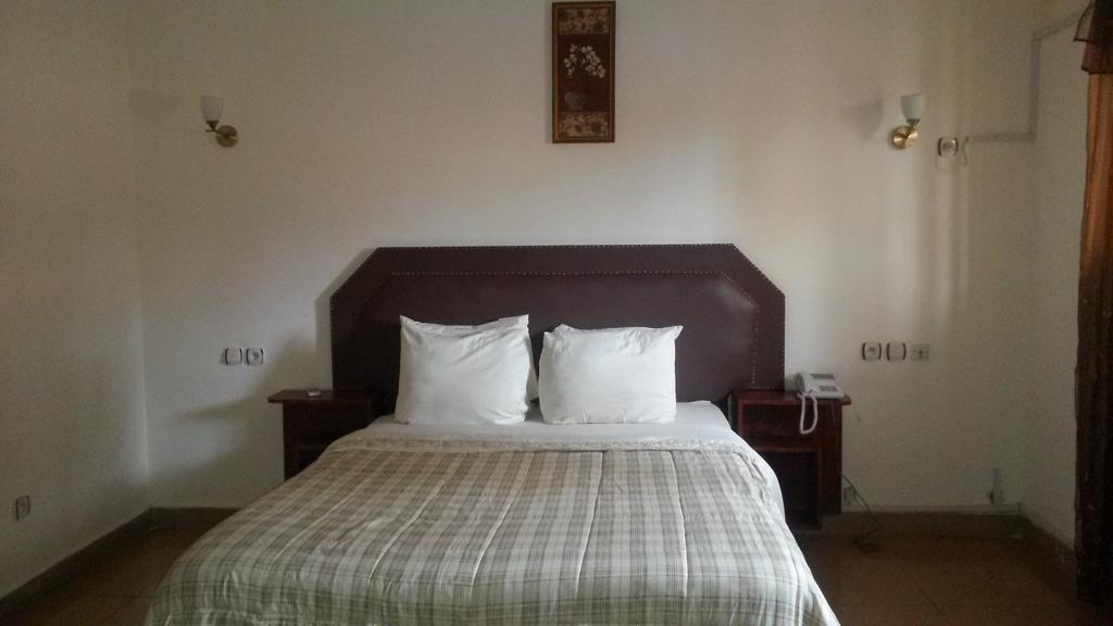 Zambezi Inn Hotel Conacri Quarto foto