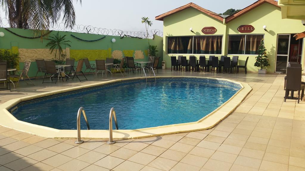 Zambezi Inn Hotel Conacri Exterior foto