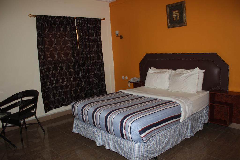 Zambezi Inn Hotel Conacri Exterior foto
