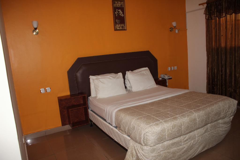 Zambezi Inn Hotel Conacri Exterior foto